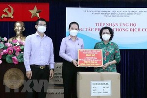 防疫款物交接儀式。（圖源：越通社）