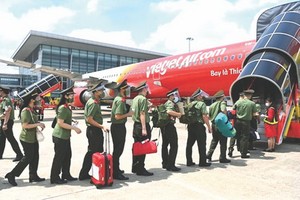 越捷運載近千名公安到本市抗疫