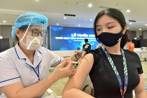 勞動者獲接種新冠疫苗。（圖源：HCDC）