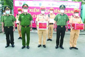 多位交警榮獲政府總理獎狀