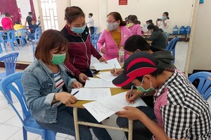 新平郡一家公司工人就企業拖欠社保費行為提出申訴。