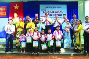 長沙島縣３所學校舉行開學典禮