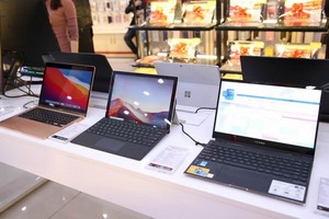 疫情期間，手提電腦的訂單量激增。