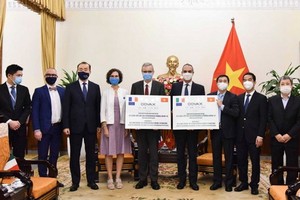 新冠疫苗移交儀式。（圖源: N.G）