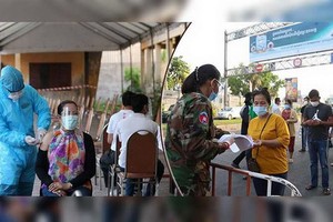 柬埔寨首都金邊人民接種第三劑疫苗。（圖源：互聯網）
