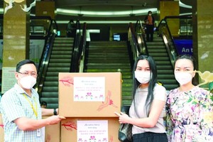 華人餅家向醫護人員致敬