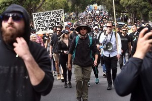 當地時間9月18日，墨爾本約700名反封鎖示威者越過一些封鎖線，在市內幾個地點聚集。 （圖源：AFP）