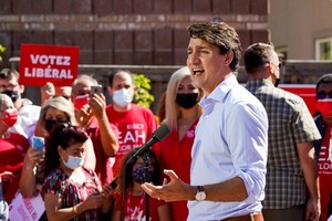 加國總理杜魯多在安大略省列治文山舉行競選活動。（圖源：路透社）