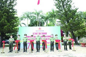 市公安廳舉行公安野戰醫院落成儀式。