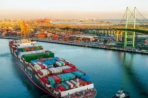 美國港口“貨滿為患” ，集裝箱擁堵創疫情以來最嚴重。（圖源：互聯網）