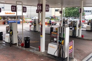 9月25日在英國倫敦拍攝的一家停業的加油站。（圖源：新華社）