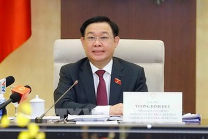 國會主席王廷惠在會議上發言。（圖源：越通社）