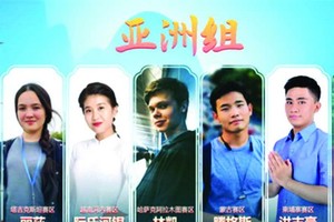 越南代表阮氏河銀(左二)。