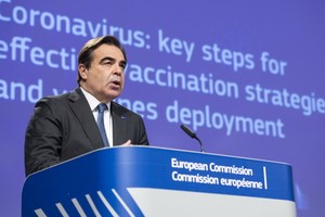 歐盟委員會副主席馬加里蒂斯‧希納斯。（圖源：新華社）