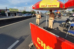 圖為13號國道上的一個檢查站。（圖源：孟和）