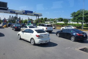 據新規定，須繳納陸路使用費的對象是已註冊、檢定以流通的陸路交通工具，包括汽車、牽引車和類似車輛。