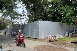 近日，市資源與環境廳建議市人委會向投資商移交場地以重建平盛郡第二十七坊的第四和第六號兩座公寓。