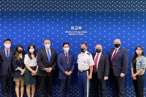 韓國外交部14日召開韓美《駐韓美軍地位協定》(SOFA)軍民關係小組委員會會議。圖為與會代表合照。（圖源：韓聯社）