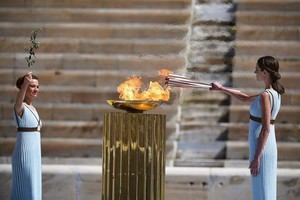 2020年3月19日，東京奧運會聖火採集、交接儀式在泛雅典體育場舉行。（圖源：新華社）