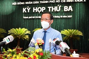 市人委會主席潘文邁在會上發表講話。（圖源：越勇）