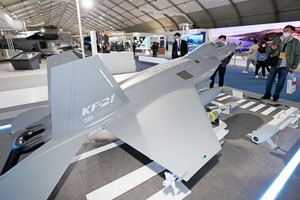 2021首爾航展（ADEX）開幕，韓國戰機KF-21首度參展。（圖源：路透社） 