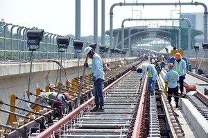 地鐵 1 號線 CP2 包高架車站施工現場。（圖源：孟玲）