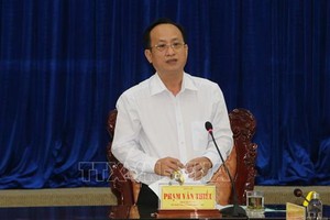 薄寮省人委會主席范文韶在迎接平陽省工作團到訪的儀式上發言。（圖源: 越通社）