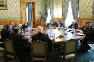 伊俄會談現場。（圖源：伊通社）