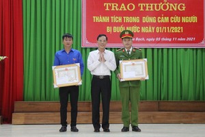 獎狀頒發儀式。（圖源：俊明）