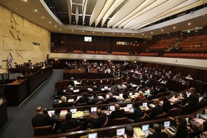 這是11月4日在耶路撒冷拍攝的以色列議會會議現場。（圖源: 新華社）