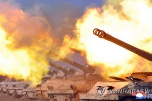 據朝中社7日報導，朝鮮人民軍各級機械化部隊下屬炮兵部隊(營級以下)6日舉行火炮射擊對抗賽。圖為比賽現場照。（圖源：韓聯社/朝中社）