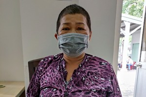 鍾氏素惠正等錢進醫院動手術。