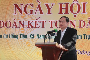 國會常務副主席陳清敏在南定省舉行的“全民族大團結”盛會上致詞。（圖源：人民報）