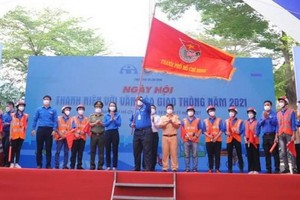 本市“青年與交通文化”盛會與交通治安高峰行動發起儀式。（圖源：M. Hiệp）