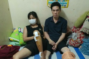 林富成夫婦正在家養傷。