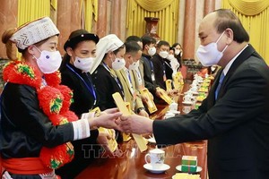 德高望重者是生活中率先垂範榜樣