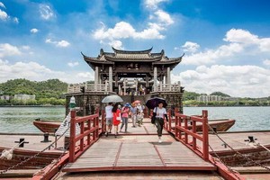 廣濟橋作為潮州的網紅橋吸引大量遊客專程來拍照。