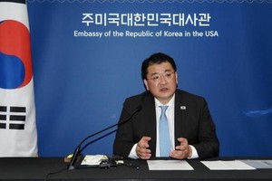 當地時間11月17日，在美國華盛頓的韓國駐美大使館，韓國外交部第一次官（副部長）崔鍾建在韓美日副外長會談結束後的韓國記者座談會上發言。（圖源：韓聯社）