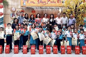 多年來，第六郡紅十字會與各熱心華人熱心配合開展“歲暮關照窮苦華人學生”活動。