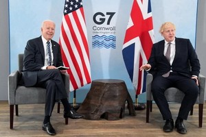 英國首相鮑里斯·約翰遜在G7峰會前會見拜登。（圖源：Getty Images）