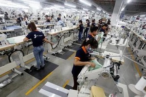 越南永福省TAL Apparel 服裝廠車間一隅。