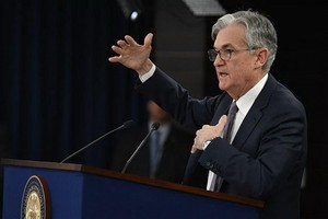 美聯儲主席鮑威爾出席發佈會。（圖源：互聯網）