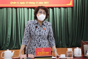 市越南祖國陣線委員會主席蘇氏碧珠在接觸會上發言。（圖源：文明）