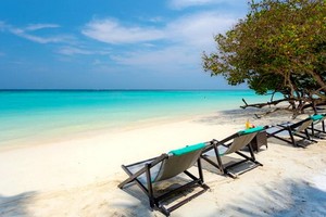 2021年9月，泰國觀光勝地皮皮島因疫情暫停運營。（圖源：互聯網）