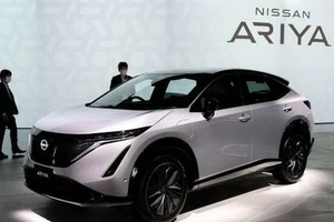 日產汽車公司29日發佈消息稱，今後5年將投資2萬億日元用於純電動汽車(EV)研發等的電動化。（圖源：AFP）