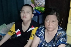 王洪英與兒子楊明明。