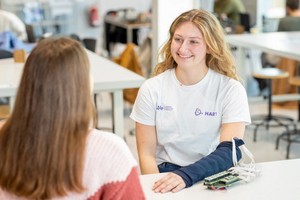 新型穿戴設備讓用者通過振動理解語言