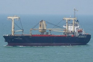 Marimoto Maru號貨輪傾斜30度並在海上漂流，距離富貴島東北方向約50海里。（圖：越南MRCC）