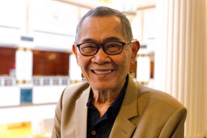 音樂家寶震近照。