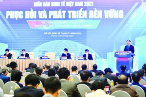 國會主席王廷惠主持論壇。（圖：VOV）